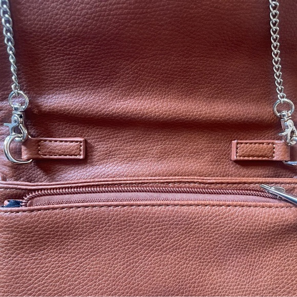 Elegant Brown Woven Clutch with Removal Gold Chain - Picture 7 of 7